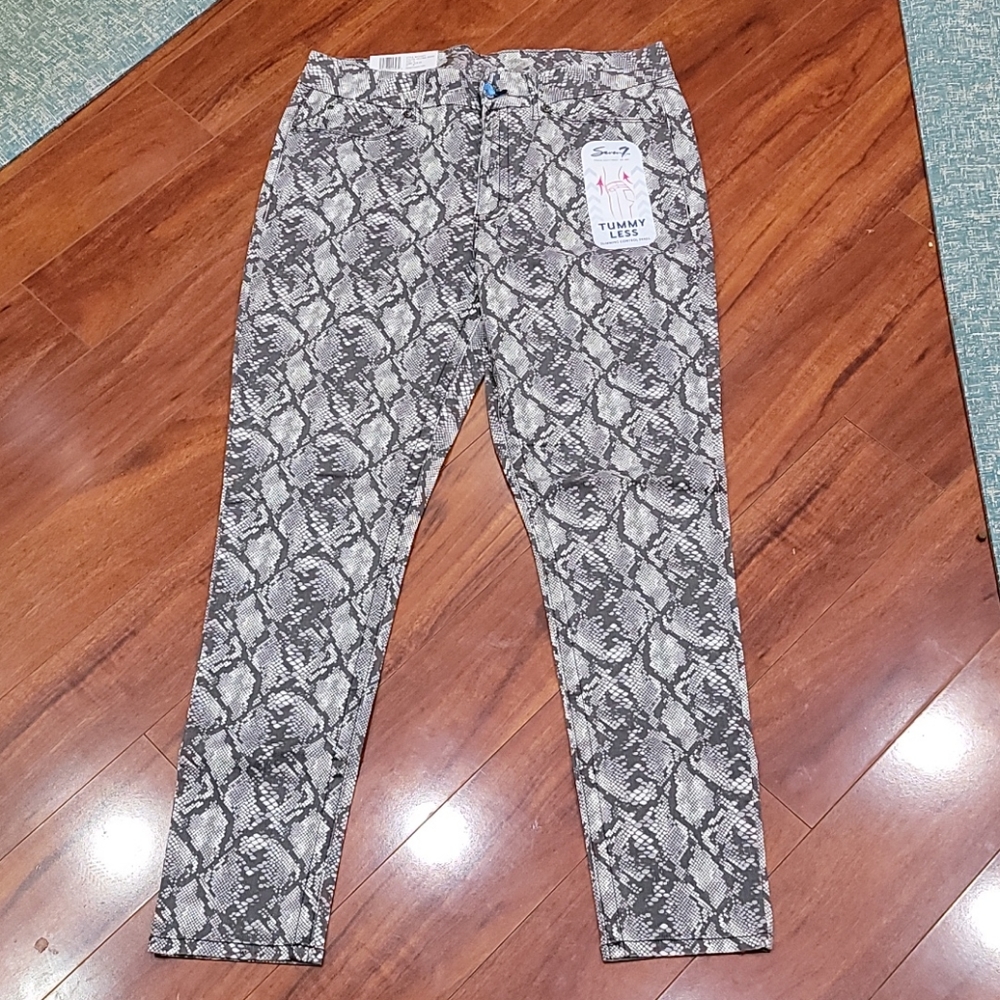 NWT Seven7 Skinny Jeans